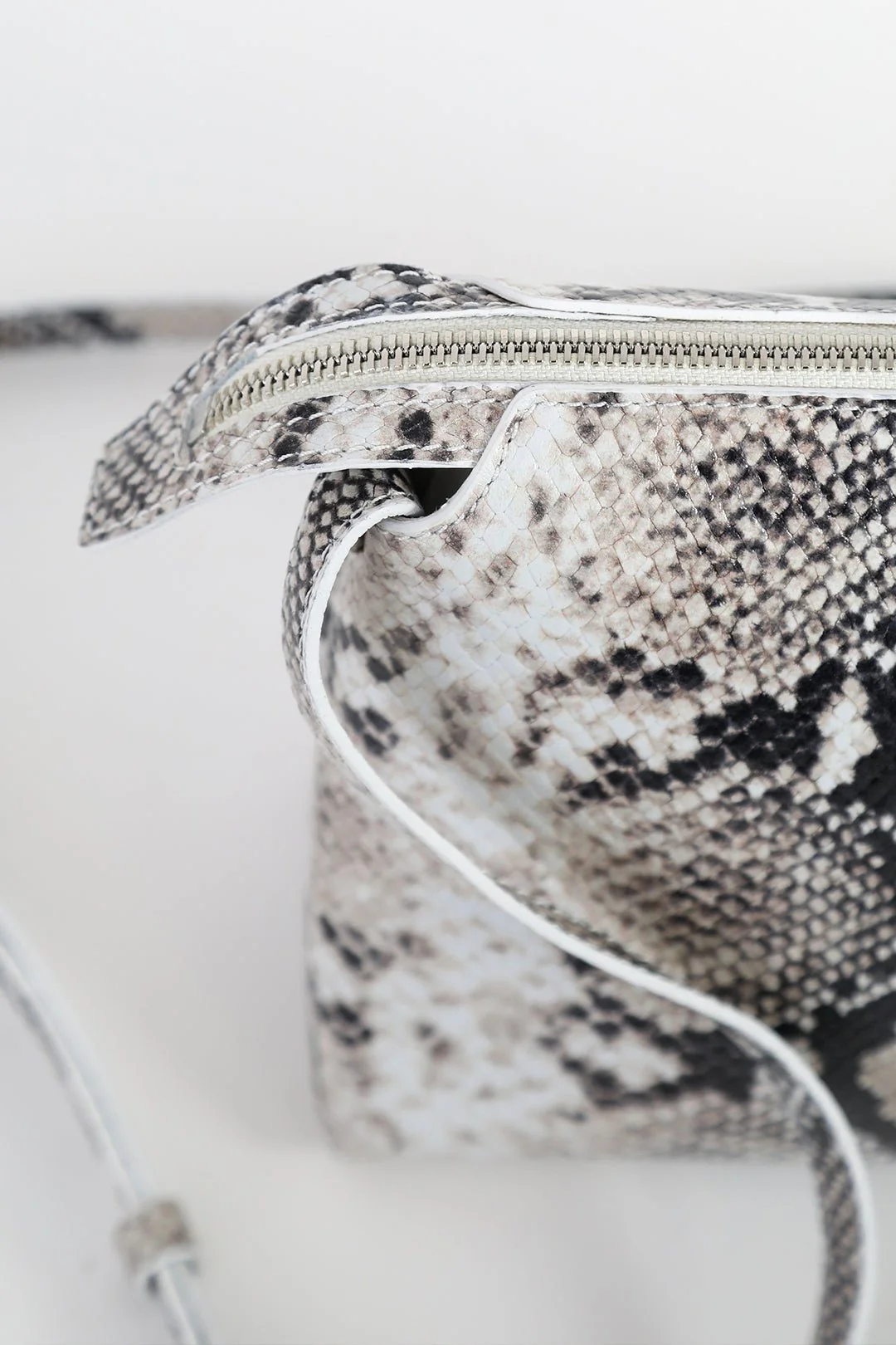 BRIDGET ITALIAN LEATHER CROSSBODY BAG IN SNAKE PRINT - Image 5