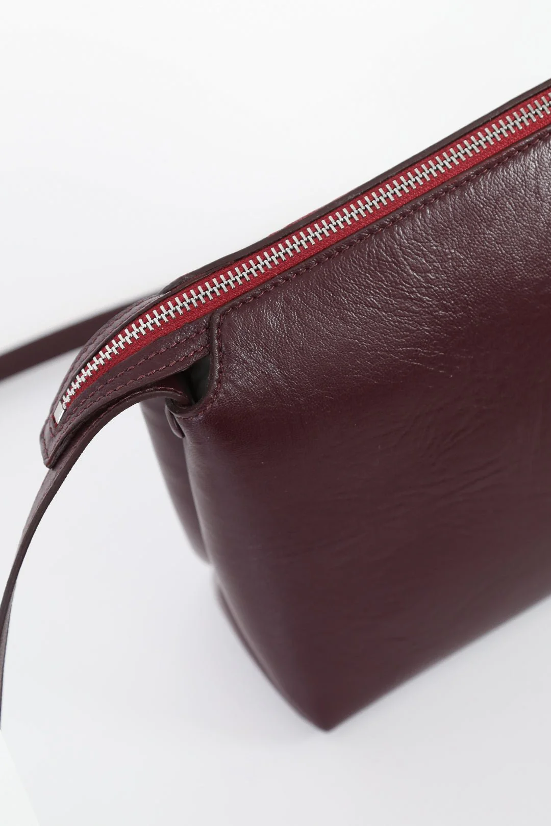 BRIDGET ITALIAN LEATHER CROSSBODY BAG IN BORDEAUX - Image 2