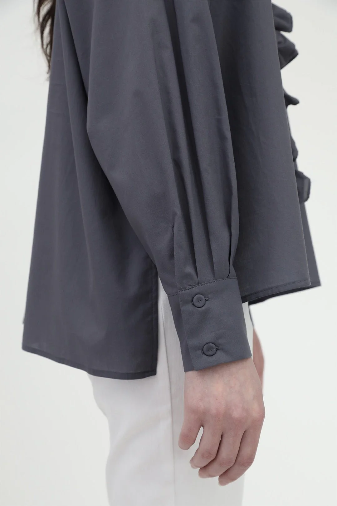 FLEUR RUFFLE SHIRT IN COTTON SLATE GREY - Image 5