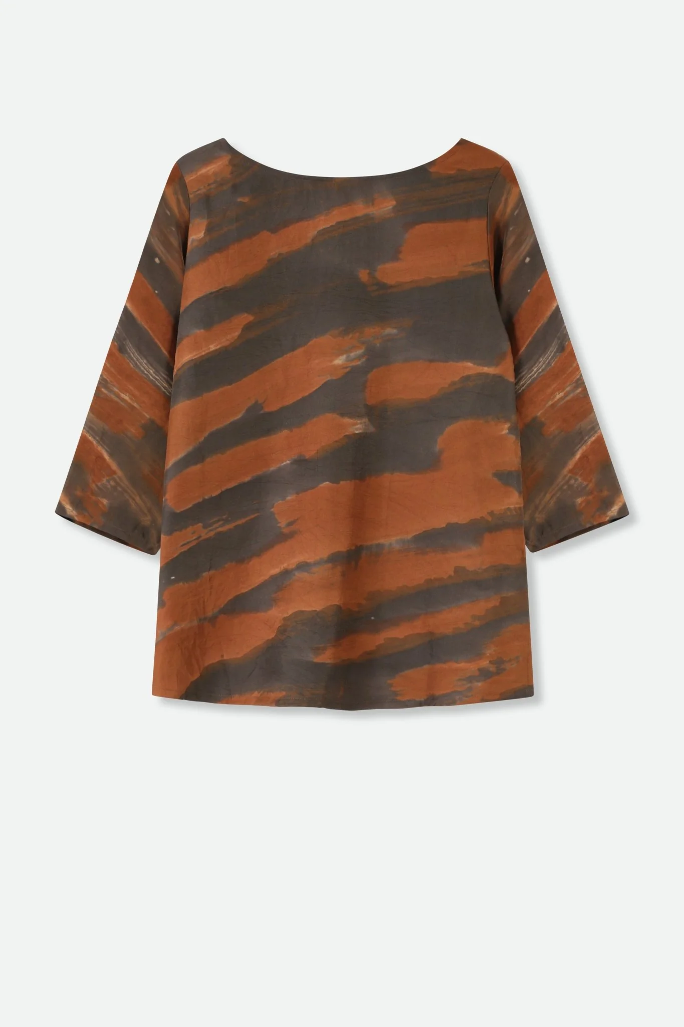 SANCIA BOATNECK 3/4 SLEEVE TOP IN HAND-DYED SILK TWILL RUSTED STEEL - Image 3