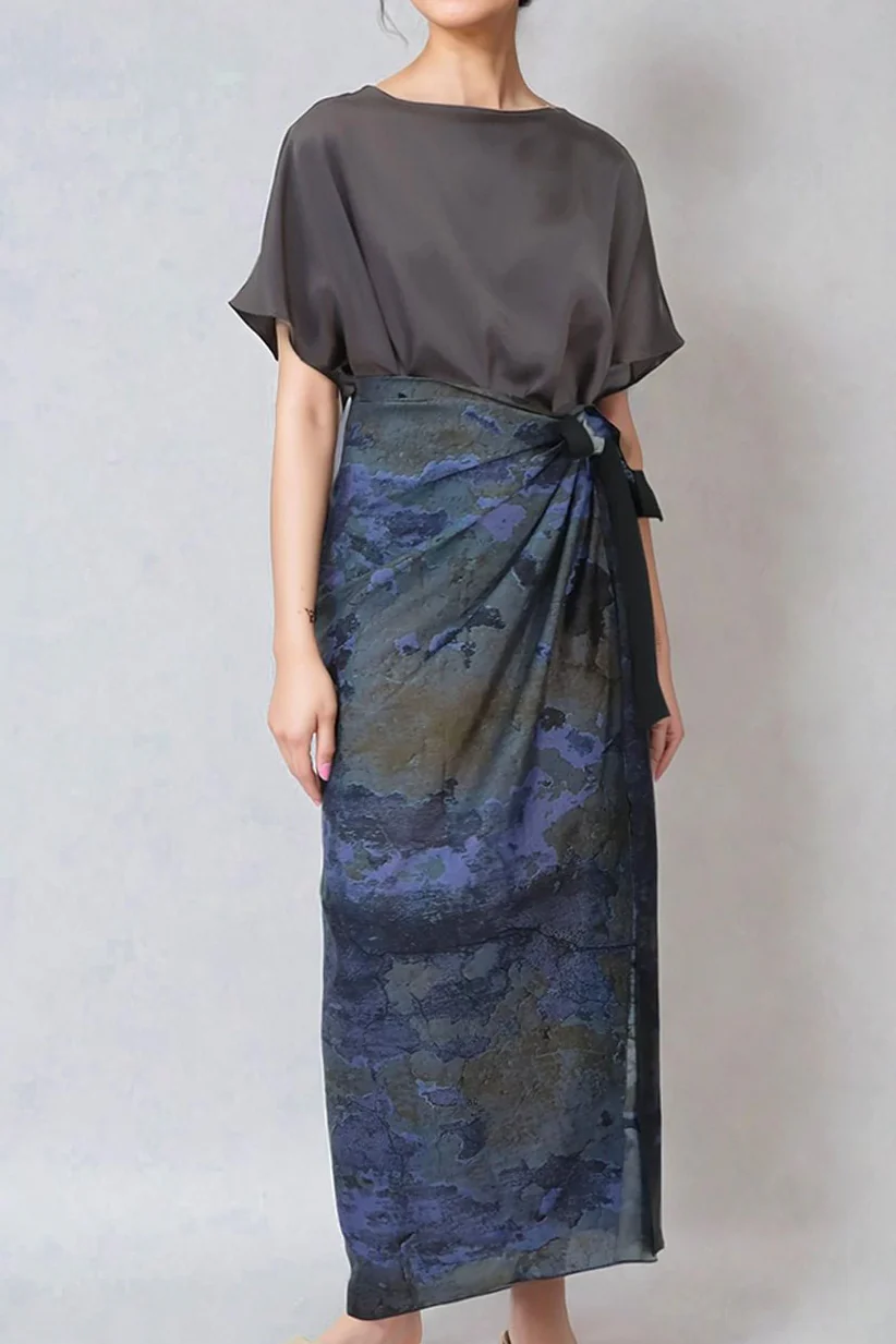 PAREO SKIRT IN HAND-DYED SILK IN WINDOW SILL - Image 3